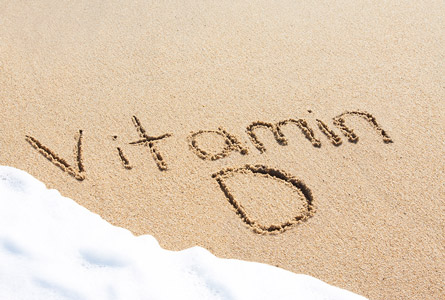 Procijenjeno je da se tokom ljetnih mjeseci na jednom kvadratnom centimetru kože, koja se izlaže suncu, svaki sat proizvede 6 IU vitamina D.